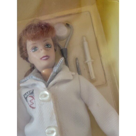 NEW Breyer Horse Traditional Series Veterinarian Laura Doll With Accessories - Picture 5 of 6